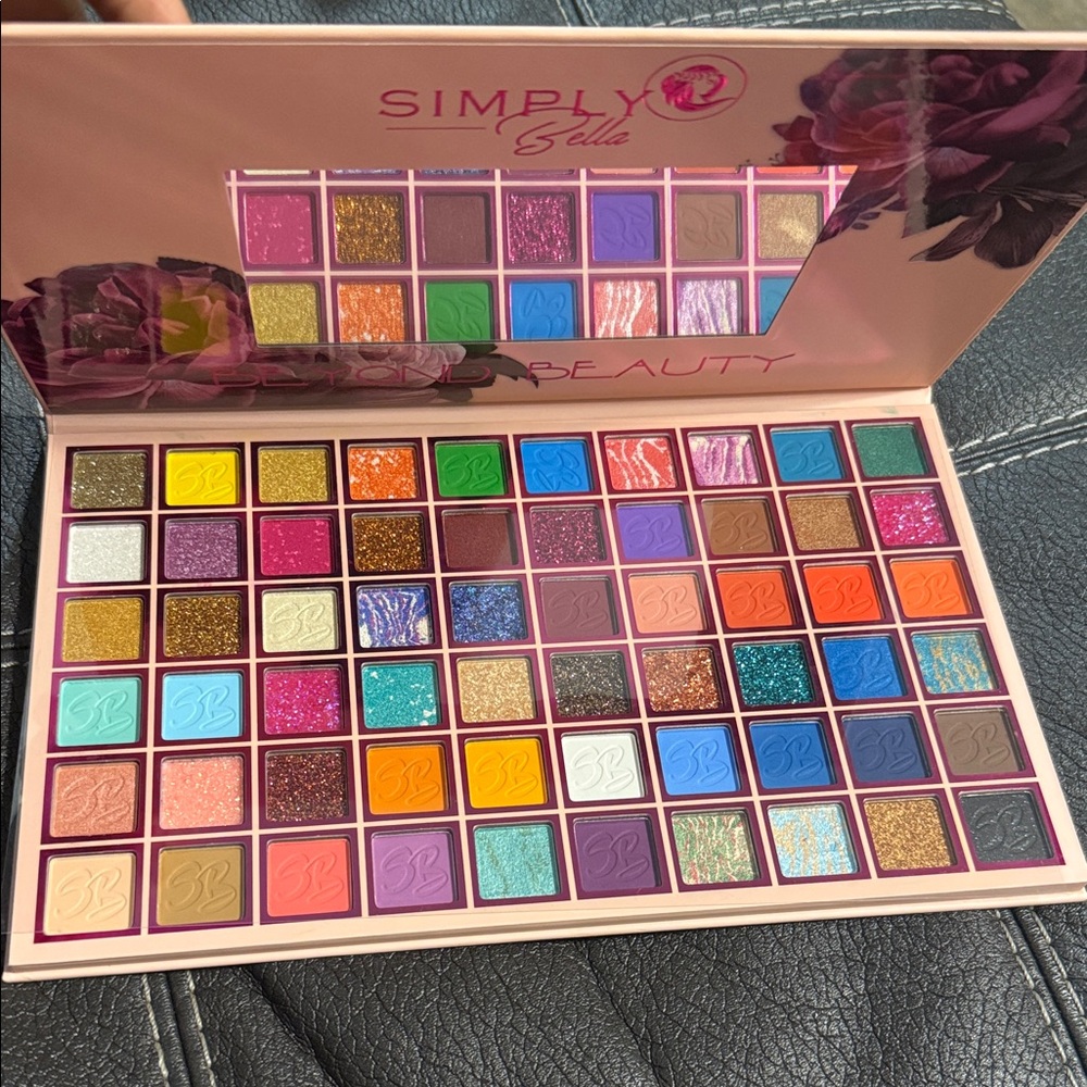 Simply Belle Eyeshadow Palette - Bold Color Spectrum